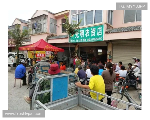 图赫尔更衣室暖心一幕：欧青赛夺冠后拥抱每位球员彰显领袖魅力