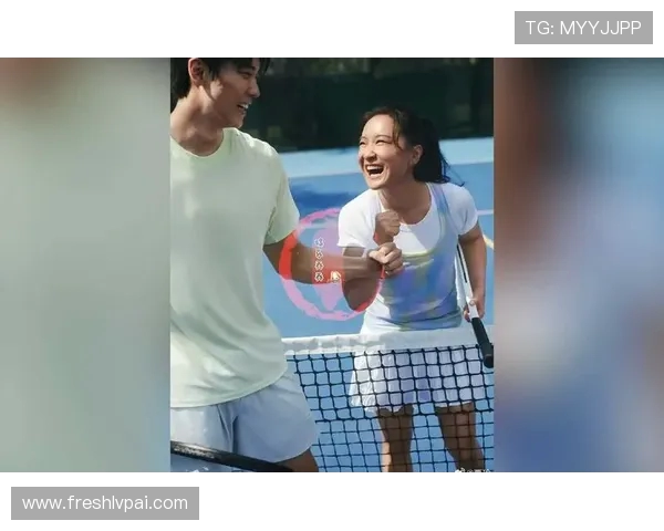 贾玲汪顺网球场燃爆！高马尾短裙造型掀起青春风暴